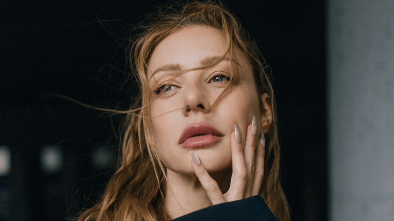 Ultramodern manicure by Karol is the main nail trend of the summer