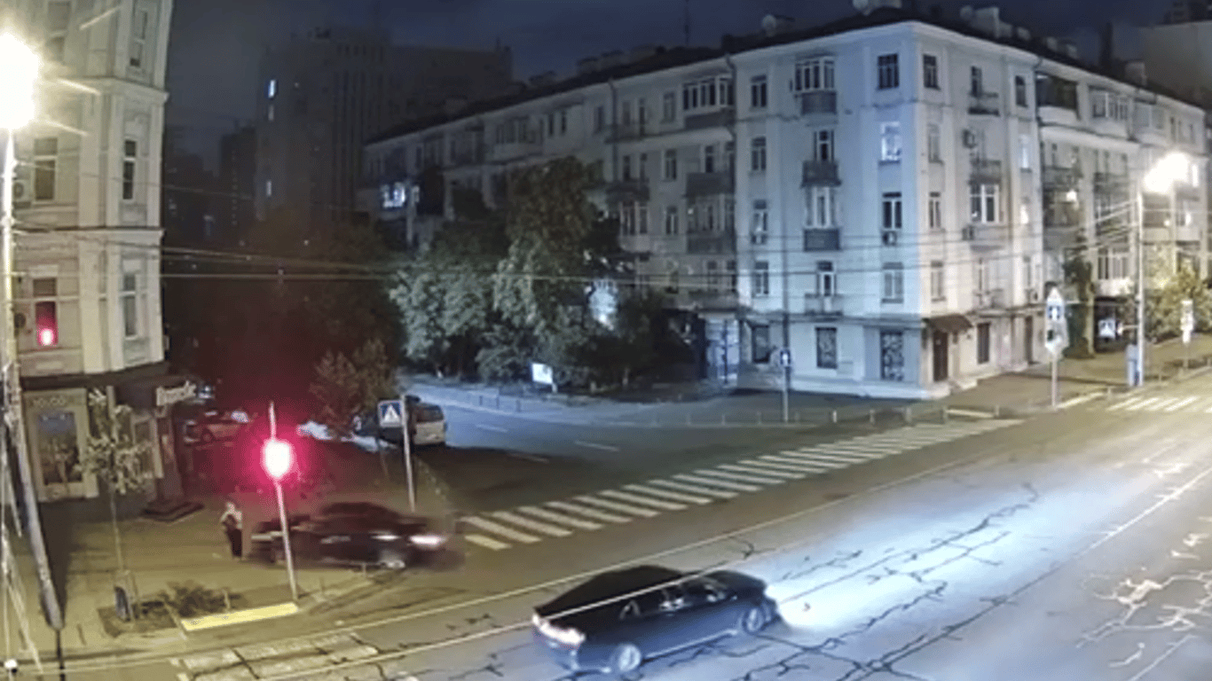 In Kiew hat ein Staatsanwalt eine Frau angefahren und ist vom Unglücksort geflohen