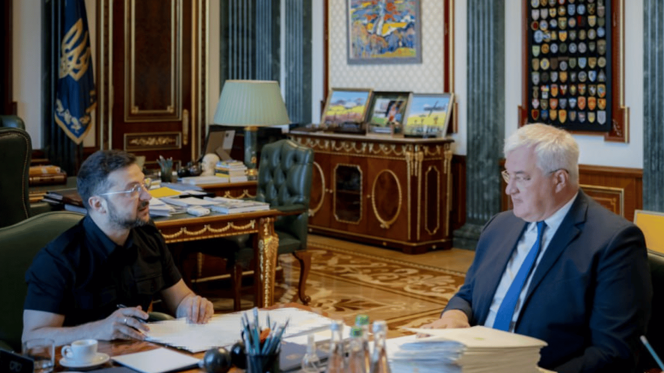 Зеленський призначив 16 нових послів України
