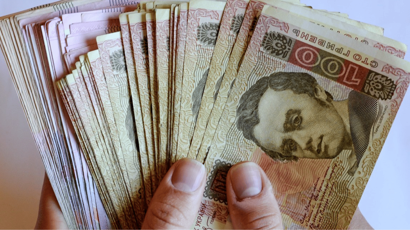 Emeryci otrzymają duże dodatki - kto znajduje się na liście do wypłat