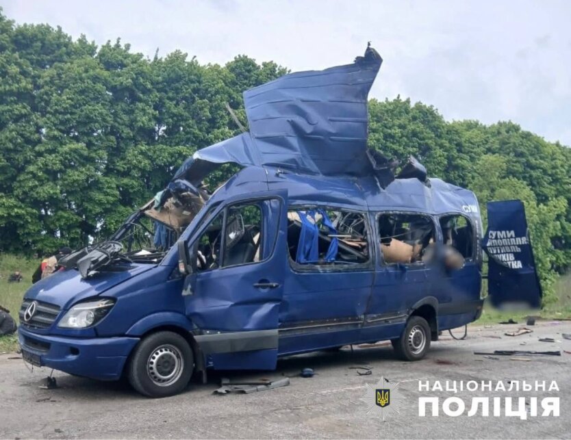 Россия цинично ударила по автобусу в Сумской области: много погибших и раненых