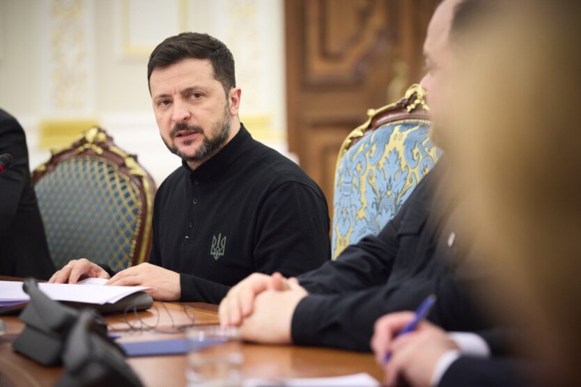 Image of Zelensky receiving a report on the elimination of Russian command