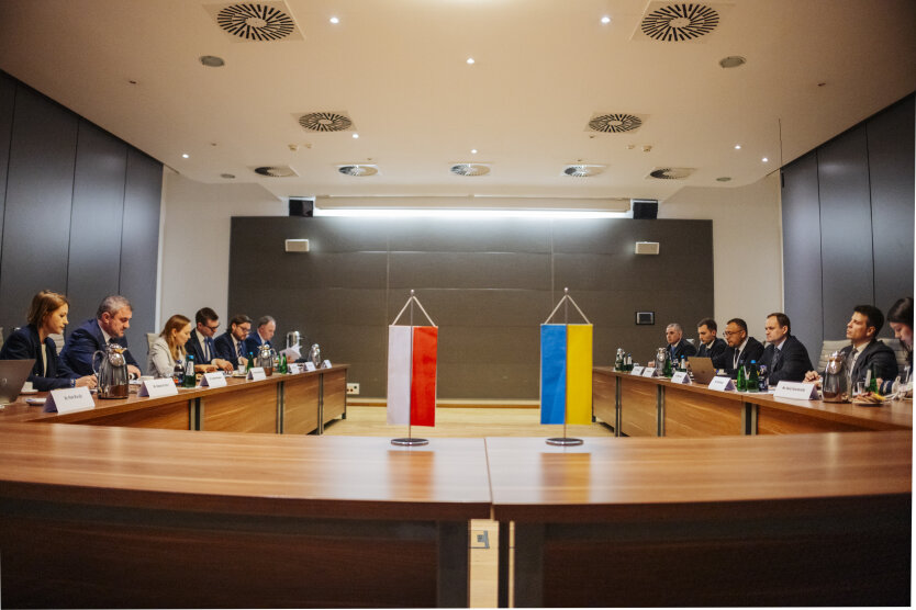 Пасажирські та вантажні перевезення Україна-Польща